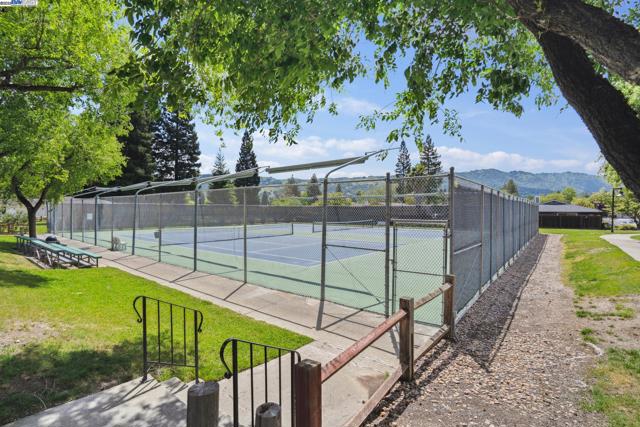643 Contada Cir, Danville CA: https://media.crmls.org/mediaz/943c7861-1217-43c2-9902-c1a96c02380b.jpg