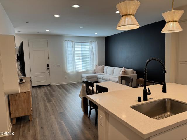 Detail Gallery Image 11 of 67 For 130 Farmhouse Dr #2,  Simi Valley,  CA 93065 - 3 Beds | 2/1 Baths