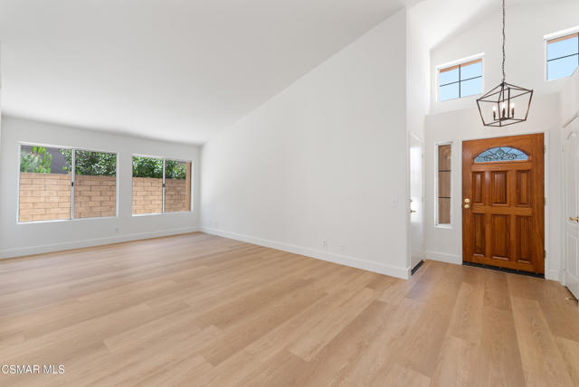 7246 University Drive, Moorpark CA: https://media.crmls.org/mediaz/943d1edc-b5a0-4ee4-9834-c1827f17a3f3.jpg