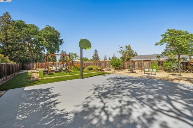 316 3Rd Ave S, Pleasant Hill CA: https://media.crmls.org/mediaz/943d7d47-9a1e-4426-b736-351fe993a21a.jpg