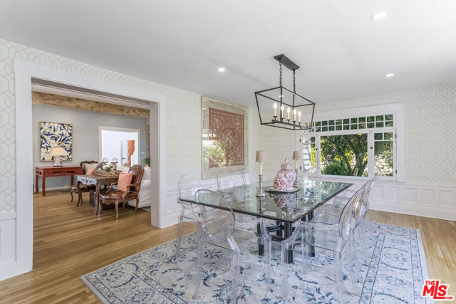 2205 Beverly Glen Place, Los Angeles CA: https://media.crmls.org/mediaz/943d91f1-976c-4095-af51-fbd635294085.jpg