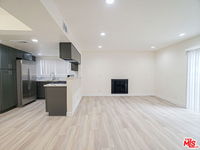 17200 Roscoe Boulevard, Northridge CA: https://media.crmls.org/mediaz/943d9e0a-17b5-4e94-85a3-0f2085c762e3.jpg