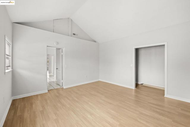 1311 87Th Ave, Oakland CA: https://media.crmls.org/mediaz/943db7cf-105b-4bc2-9c33-d35625a5d31b.jpg