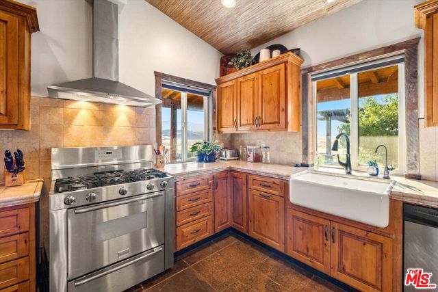 13750 Cuyama Highway, Cuyama CA: https://media.crmls.org/mediaz/943e7d98-e651-4fcc-a2b8-8db824c1b15d.jpg