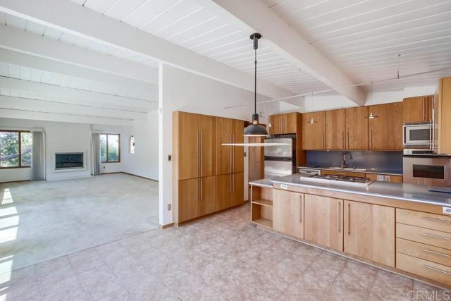 6032 Adobe Falls Rd, San Diego CA: https://media.crmls.org/mediaz/943e7ea1-50e4-43db-a350-e23ab8150bcf.jpg