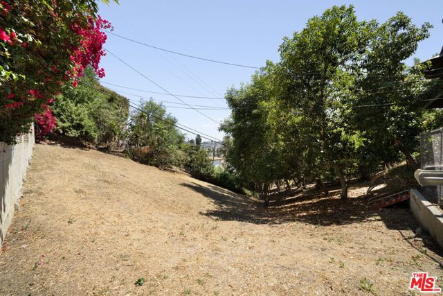 4938 O Sullivan Drive, Los Angeles CA: https://media.crmls.org/mediaz/943ed887-ab02-45fa-a7df-cae32d047d11.jpg