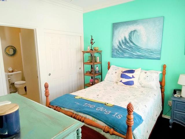 24350 Lorenzo Ln,  CA: https://media.crmls.org/mediaz/943ef847-bcd2-4e9c-b1a7-e999180758ae.jpg
