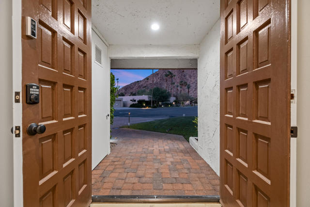 46428 War Bonnet Circle, Indian Wells CA: https://media.crmls.org/mediaz/943f6b29-878f-4111-94be-eaeaaa07c41f.jpg