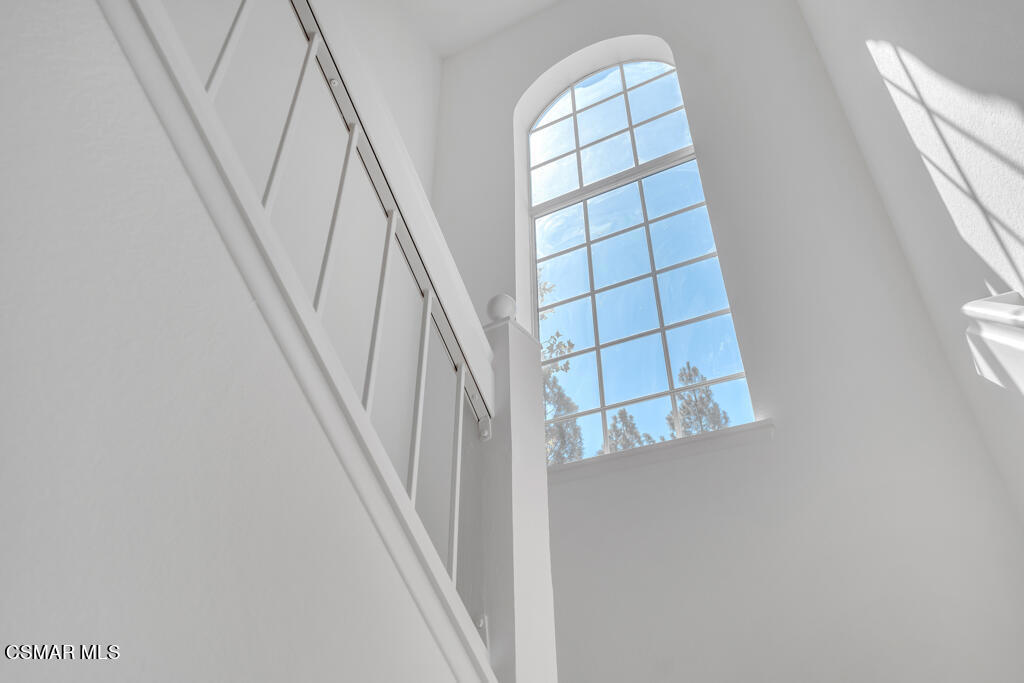 https://media.crmls.org/mediaz/9440320f-6389-49fb-8c4e-fbff7c28d318.jpg?preset=X-Large