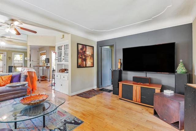 484 E Evelyn Avenue, Sunnyvale CA: https://media.crmls.org/mediaz/94406084-bdf9-4685-b2da-34b32b29161f.jpg