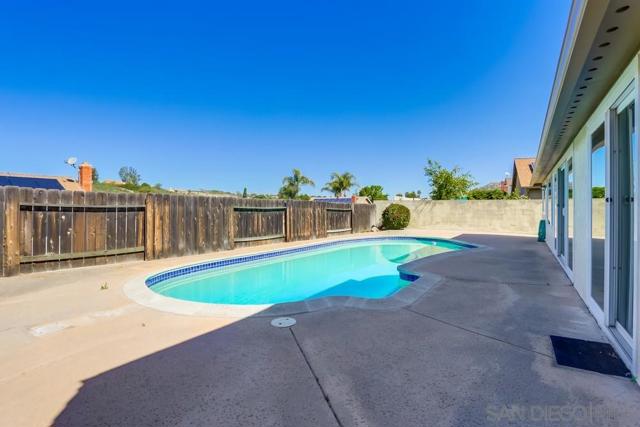 15034 Jenell St, Poway CA: https://media.crmls.org/mediaz/94422740-6b0d-4288-8317-756fb1fef78f.jpg