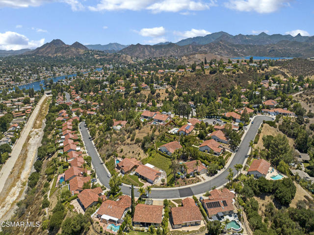 2031 Channelford Road, Westlake Village CA: https://media.crmls.org/mediaz/94424559-e891-4a94-b0e2-d1a02291d33f.jpg