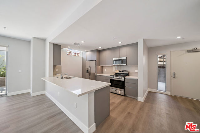 1223 N Hayworth Avenue, West Hollywood CA: https://media.crmls.org/mediaz/94425300-6ac4-4114-a62b-cb1ab9e63b8c.jpg