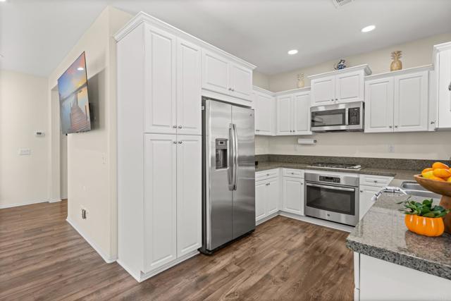 Detail Gallery Image 9 of 27 For 516 Moonlight Dr, San Marcos,  CA 92069 - 3 Beds | 2/1 Baths