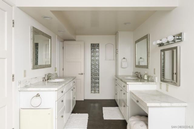 2165 Balboa Ave, Del Mar CA: https://media.crmls.org/mediaz/9442ad11-34ec-4062-a410-a55a378e9a54.jpg