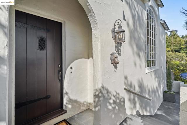 1143 Keith Ave, Berkeley CA: https://media.crmls.org/mediaz/9442b49a-97a7-4f6b-b43f-2237415fb8cd.jpg