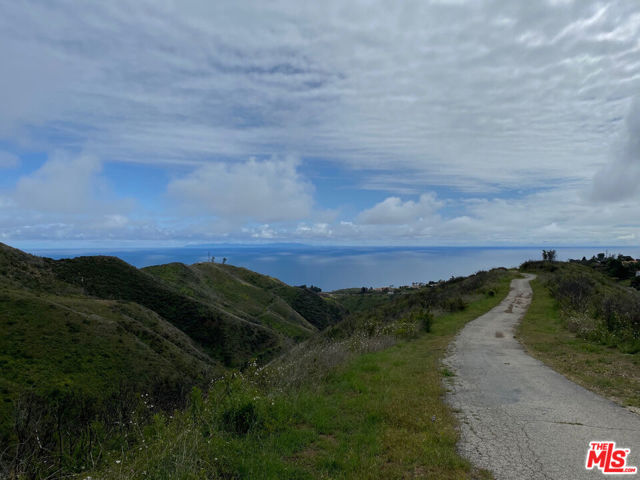 3900 Latigo Canyon Road, Malibu CA: https://media.crmls.org/mediaz/9442eb49-1b68-4734-bc4e-31faaddb56a9.jpg