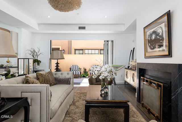 378 W Green Street, Pasadena CA: https://media.crmls.org/mediaz/94432546-c490-4125-9b42-d7ee93f37e04.jpg