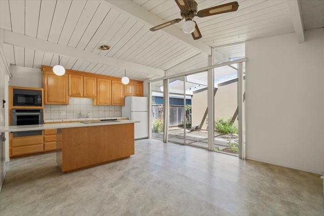 939 S Tantau Avenue, Cupertino CA: https://media.crmls.org/mediaz/94434b0a-0975-4ae9-bc63-4252967652cb.jpg