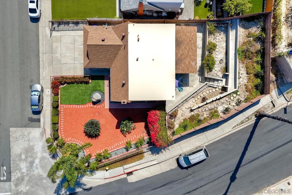 https://media.crmls.org/mediaz/944371d4-75ef-4596-b89a-0d80ec995634.jpg?preset=X-Large