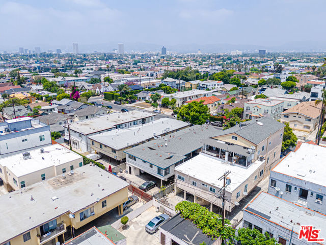 4546 W 17th Street, Los Angeles CA: https://media.crmls.org/mediaz/9444c150-998f-414d-93b4-a673a3065161.jpg