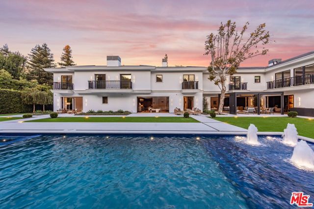 927 N Whittier Drive, Beverly Hills CA: https://media.crmls.org/mediaz/94452d67-1594-4243-9ab8-940f25009f8a.jpg