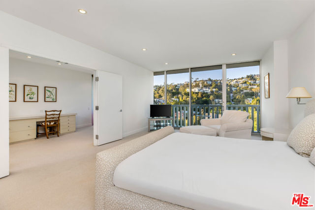 Image 9 of 22 For 9255 Doheny Road 1101