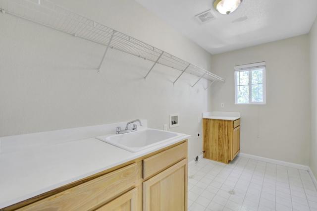 4537 Wagon Trail Way, Antioch CA: https://media.crmls.org/mediaz/94455343-a30c-43fc-9436-da74fd351978.jpg