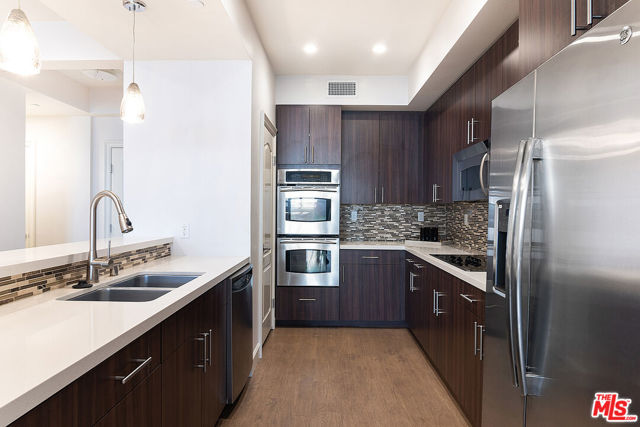 5670 Wilshire Boulevard, Los Angeles CA: https://media.crmls.org/mediaz/9445b36b-6cde-43b8-8896-c61df90a7c26.jpg