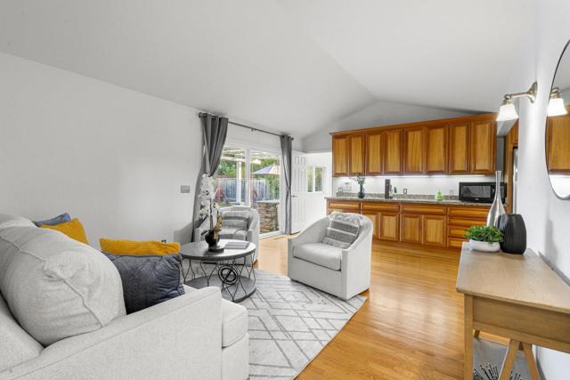 2741 Doverton Square, Mountain View CA: https://media.crmls.org/mediaz/9447031b-18c7-49ac-97c6-12a1380060c4.jpg