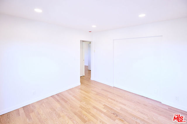 302 Ashland Avenue, Santa Monica CA: https://media.crmls.org/mediaz/944716fb-78c8-4ebc-a09b-5596303fac91.jpg