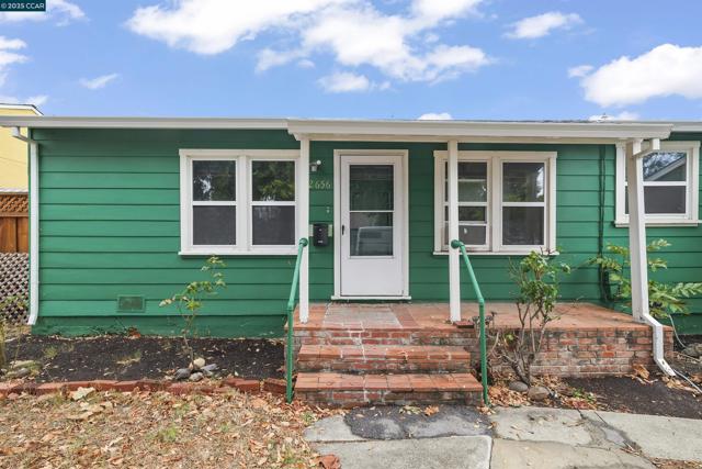 2656 Garden Ave, Concord CA: https://media.crmls.org/mediaz/94472e04-ccd6-4562-a17e-98c4742fc149.jpg
