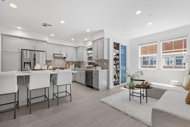 38930 Lemongrass Way, Newark CA: https://media.crmls.org/mediaz/944749aa-e01a-4c70-9e86-46da45330f94.jpg