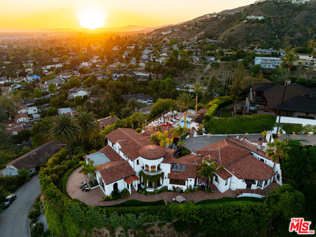 330 Kempton Road, Glendale CA: https://media.crmls.org/mediaz/94476826-24e2-4572-bc49-e06f11c6e753.jpg