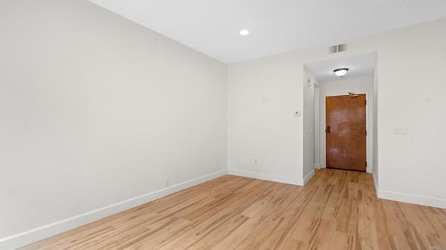 Detail Gallery Image 3 of 30 For 2445 Brant St #304,  San Diego,  CA 92101 - 1 Beds | 1 Baths