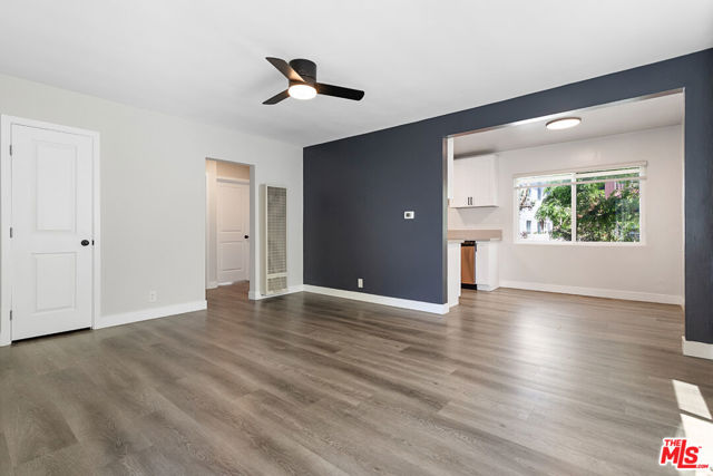 1411 Innes Place, Venice CA: https://media.crmls.org/mediaz/9447fcdb-cf7d-493c-b37a-5ea75d628f3f.jpg