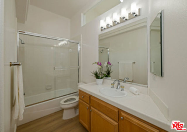 6465 Zuma View Place, Malibu CA: https://media.crmls.org/mediaz/94486714-0260-466e-a04c-3c9899c36951.jpg