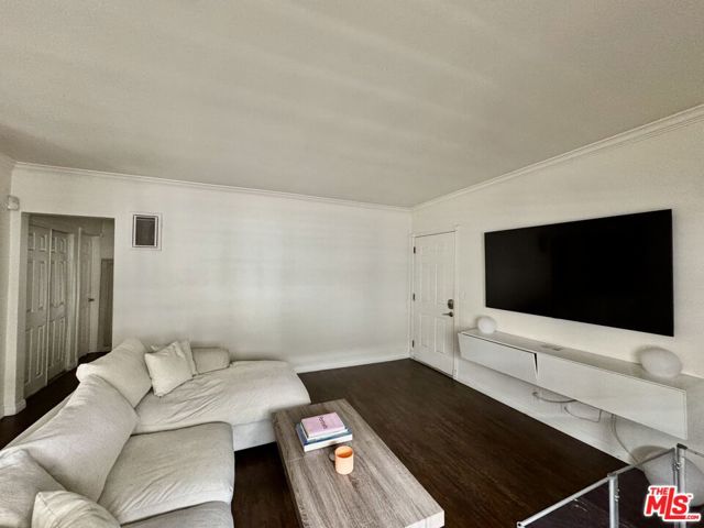 563 E Hazel Street, Inglewood CA: https://media.crmls.org/mediaz/9448f8d2-ccb3-4e9e-81de-e56a41fad1da.jpg
