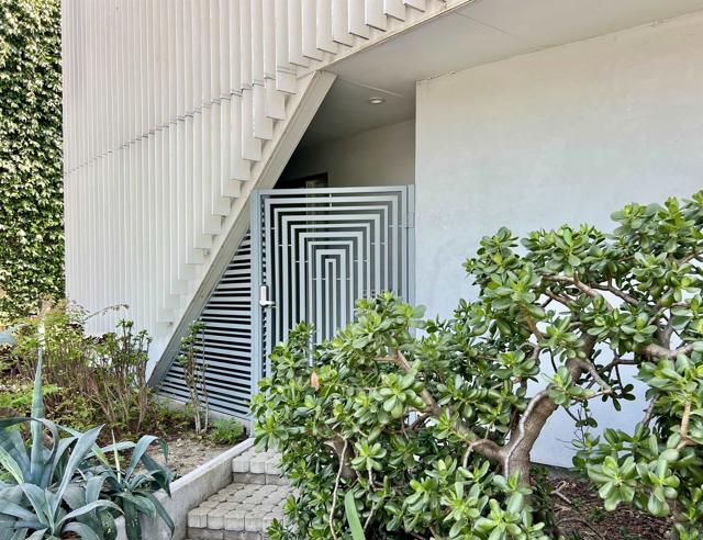 Detail Gallery Image 22 of 26 For 2851 N Buzz Ct, Los Angeles,  CA 90039 - 2 Beds | 2/1 Baths