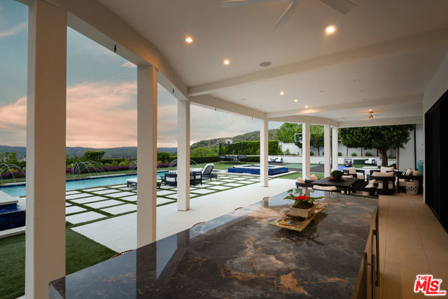 25201 Prado Del Misterio, Calabasas CA: https://media.crmls.org/mediaz/9449cd3d-61c1-477b-b425-bdb03661cab2.jpg