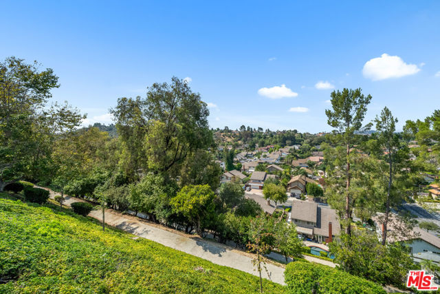 960 Calle Frondosa, San Dimas CA: https://media.crmls.org/mediaz/9449ff32-ee12-4360-b838-e8fb1af7c0e8.jpg