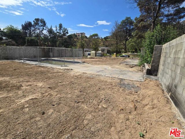3792 El Sereno Avenue, Altadena CA: https://media.crmls.org/mediaz/944a283d-4e57-468c-9cde-7b38ce0fd6cb.jpg