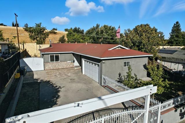 5024 Snow Drive, San Jose CA: https://media.crmls.org/mediaz/944a3cf9-aad6-48d5-8cad-1c9a70dfeac9.jpg