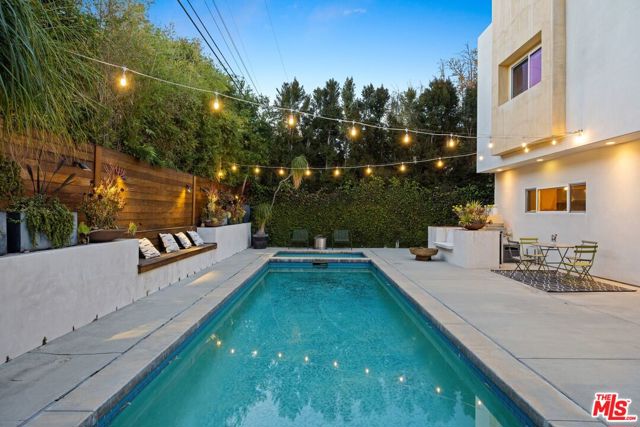4255 Saint Clair Avenue, Studio City CA: https://media.crmls.org/mediaz/944b1925-ec1b-4ede-a025-85e904300a2d.jpg