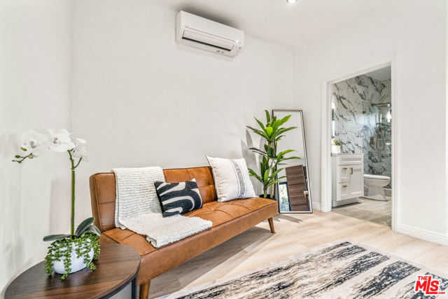 2315 Loma Vista Place, Los Angeles CA: https://media.crmls.org/mediaz/944b2ae1-271f-484a-b04e-20e9136d2d65.jpg