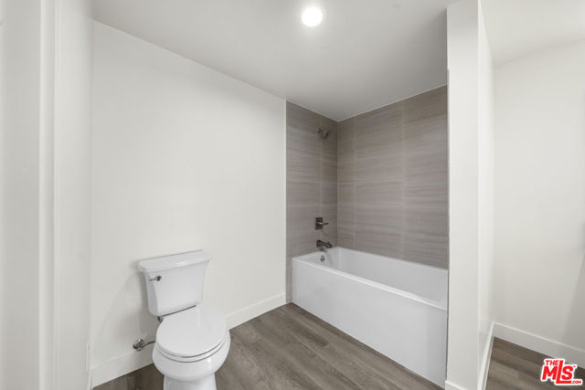 900 S Kenmore Avenue, Los Angeles CA: https://media.crmls.org/mediaz/944b3f32-d0a7-4b23-93b2-d14f325cf014.jpg