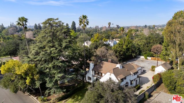 1551 Pasqualito Drive, San Marino CA: https://media.crmls.org/mediaz/944b626e-f086-491e-ac0e-fd9b58b28d47.jpg