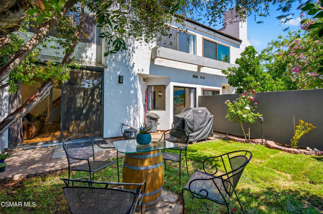 1182 Tivoli Lane, Simi Valley CA: https://media.crmls.org/mediaz/944b7021-404b-40ef-bbee-59b297b8adcf.jpg