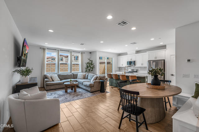 Detail Gallery Image 2 of 34 For 246 San Miguel Island Dr, Camarillo,  CA 93012 - 4 Beds | 2/1 Baths