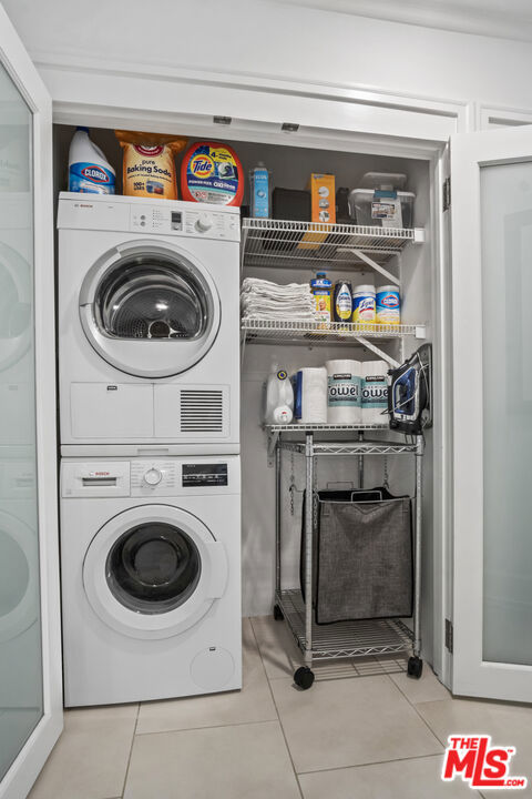 1230 Horn Avenue, West Hollywood CA: https://media.crmls.org/mediaz/944b987c-be4c-4885-b3e3-813b9376fd44.jpg